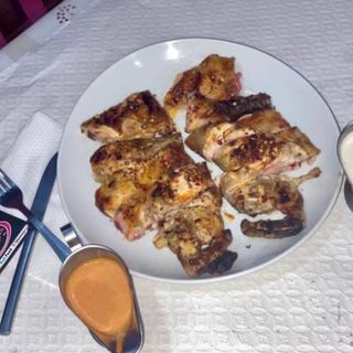 Frango Assado Inteiro Com Molho