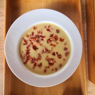 Supă cremă de cartofi cu prosciutto afumat