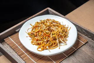 32. Spaghetti saltati con verdure