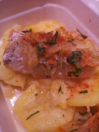 Lluç al forn  amb patates (300 gr aprox)