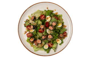 Салат с обжаренной форелью в нори (250 г)