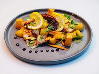 Salată cu caracatiță