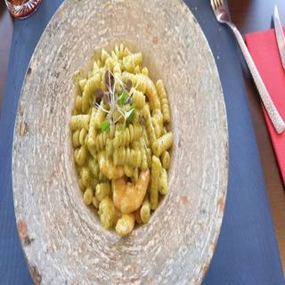 Fusilli Con Pesto Y Gambas