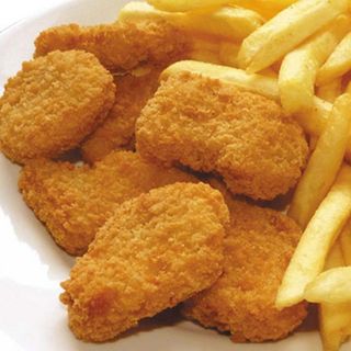 Nuggets de pollo (10 uds.) con patatas y bebida