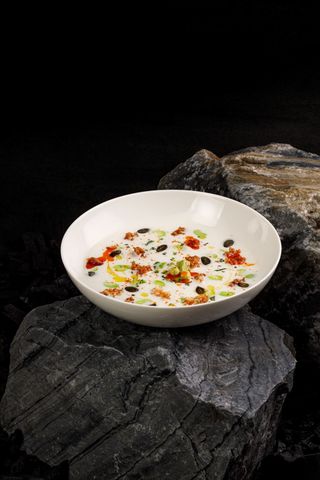 Supă cremă de conopidă pe lapte de cocos cu avocado