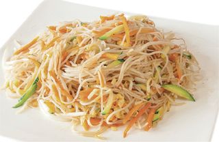 Spaghetti di riso con verdure