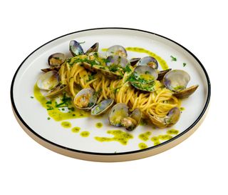 Spaghettone “Marulo” con vongole veraci e Bottarga di Muggine