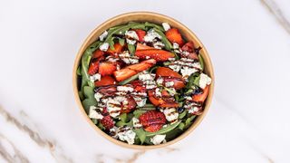 რუკოლას და ლურჯი ყველის სალათი