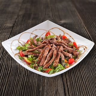 Салат кульбасти з баранинею/Kuzu kulbasti salatasi