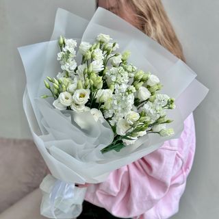 Букет з еустоми і матиоли 