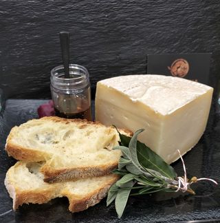 Formagella monte Bronzone 350 g circa