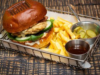 Goldy chicken бургер (450g)