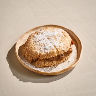 Alfajor De Almendra Con Dulce De Leche