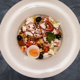 Овчарска салата с краве сирене   400г