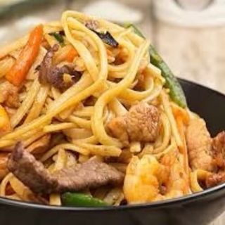 Tallarines Fritos Tres Delicias