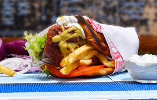 Питка със свинско кюфте (1бр)