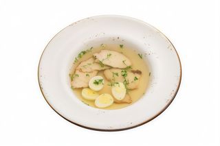 Бульйон з ципи з яйцем куріпки