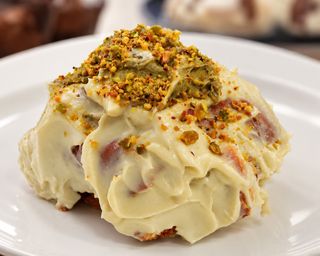 Cinnamon Roll Pistacho