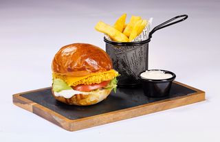 Бургер с хрупкаво пиле