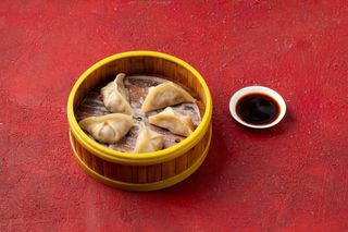 Дамплинги с цыпленком и фунчозой