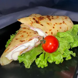 Palačinka sa pečenicom
