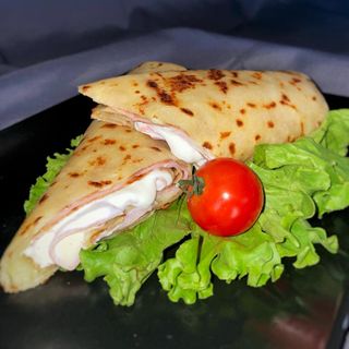 Palačinka sa pečenicom