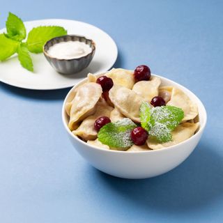 Pierogi z twarogiem i wiśnią (12 szt.)