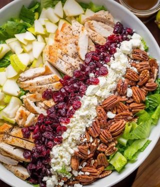 Ensalada De Pollo Y Queso Cabra con Agucate