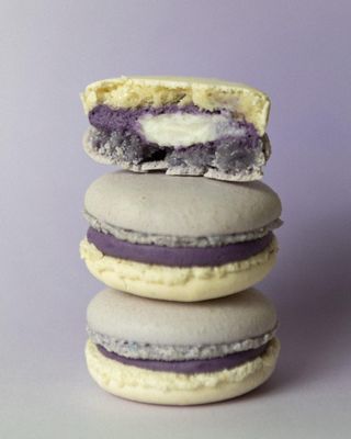 Макарон Убе-кокос, 1 шт