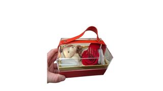 Dihidirana ruza sa medom i srcetom