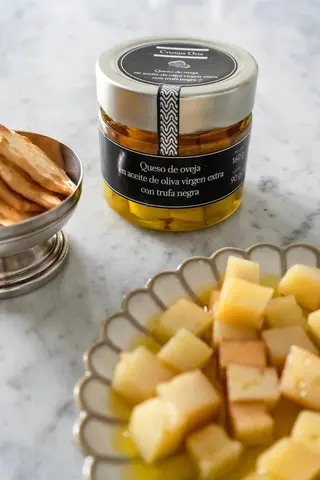 Queso en Aceite de Trufa Negra