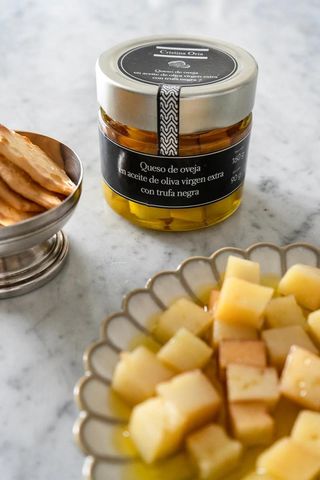 Queso en Aceite de Trufa Negra