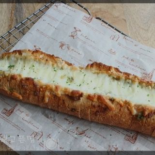 Pan de ajo con queso (gratinado)
