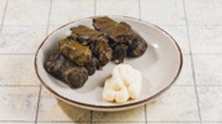 ტოლმა ვაზის ფოთოლში