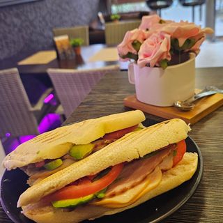 Сандвич с Бекон и пиле