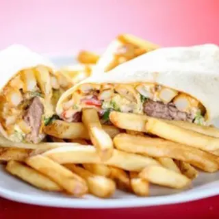 Menú De Burrito De Pollo Con Patatas Fritas Y Bebida