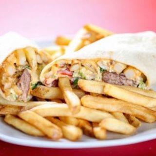 Menú De Burrito De Pollo Con Patatas Fritas Y Bebida