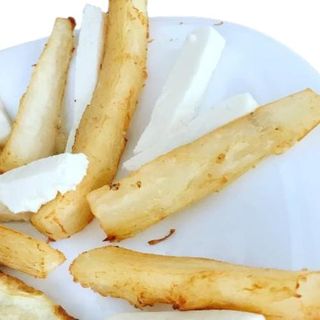 yuca frita con queso