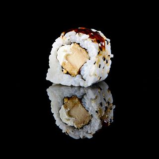 Uramaki de pollo con queso Filadelfia 