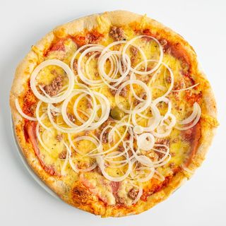 Tuna pizza