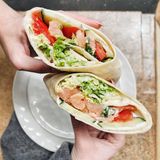 Тортілья з лососем та крем-сиром