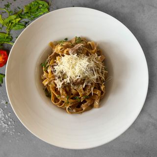 Tagliatelle cu Vita in sos de Trufe