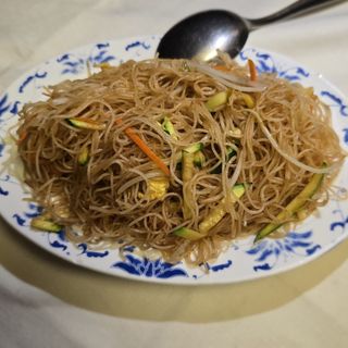 45 Spaghetti di riso con frutti di mare e verdura