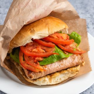 Punjena bela vešalica