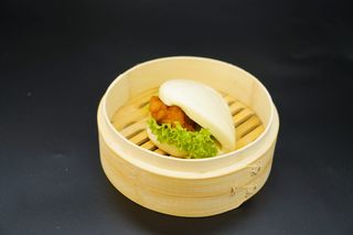 Guabao pollo impanato insalata e spicymaio