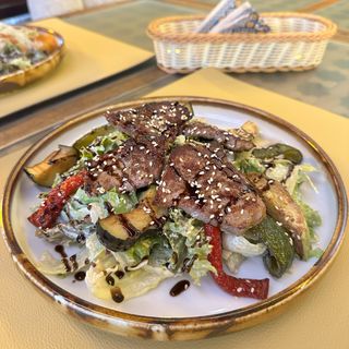 SALATA CALDA CU VITEL