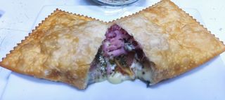 Pastel de feira BAURU ( 25 cm aprox. )