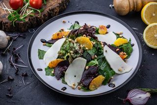 Салат с запеченной свеклой и Моцареллой