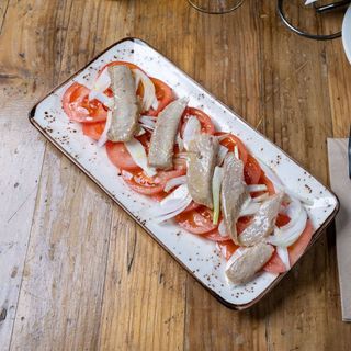Tomate Feo con Ventresca y Cebolleta
