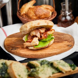 Rolovani pileći ražnjić 250g